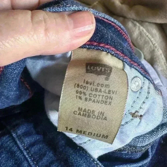 Levi Size14 medium 550 relaxed bootcut jeans. Like new condition. - Picture 5 of 14